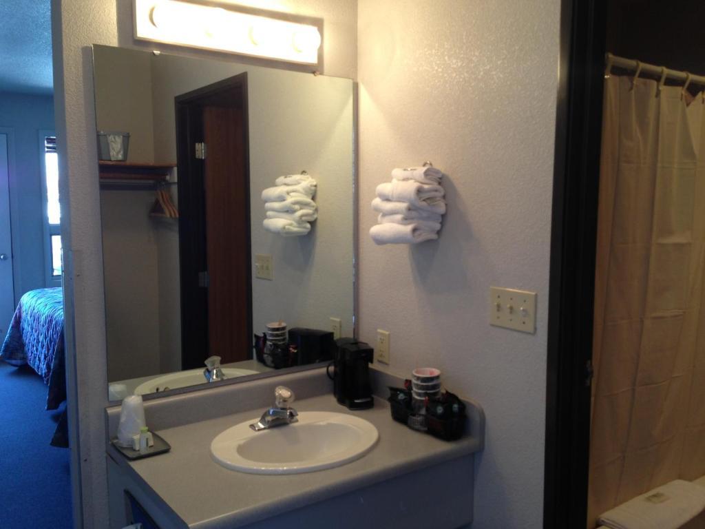 Absaroka Lodge Gardiner Room photo